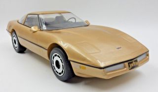 Vintage Jim Beam 1984 Gold Corvette With Removable Hardtop Decanter Car Empty
