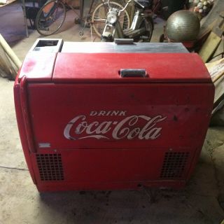 Coca - Cola Cooler / Chest,  Westinghouse Model We - 6,  Style 1380010,  115 Volt