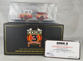Code 3 12840 " Fdny " Seagrave Fire Engine 59 1:64 Scale With Display/box