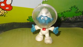 Smurfs Astro Smurf Astronaut W/ Red Square 20003 Vintage Rare Germany Figurine