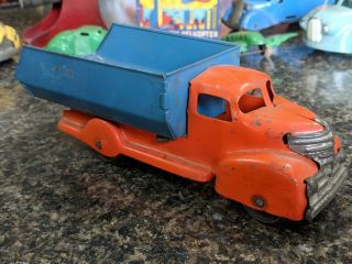 Vintage 1940 ' s MARX or Wyandotte Pressed Steel Dump Truck Toy 1 2