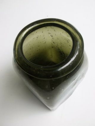 Ashely River,  was Were this Early 18th Century Snuff was found with Dr.  Solomon 3