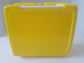 Vintage 1996 Chuck E.  Cheese Lunch Box Plastic Helen Yellow 5