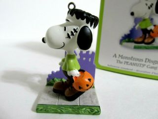 Snoopy Peanuts Charlie Brown Hallmark Christmas Halloween Ornament Figure 2011