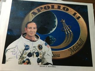 Astronaut Edgar Mitchell Autographed Photo Of Apollo 14 Patch