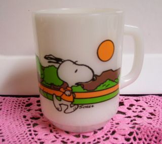 Vintage Anchor Hocking Snoopy Milk Glass Mug 1958 Running Race Marathon Peanuts