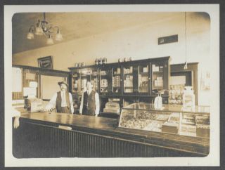 Antique Cabinet Photo Oregon Cigar Store/saloon W/coin - Op Slot Machine C1905