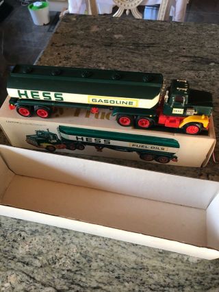 1977 / 1978 Hess Toy Tanker Truck With Inserts And Battery Card
