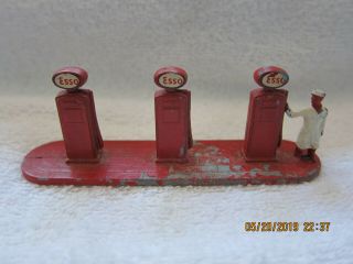 Rare Vintage Diecast 3 - 7/8 " Lesney England Esso Gas Station Pumps Attendant