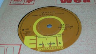 Queen - Single " Hammer To Fall " Edicion Bolivia