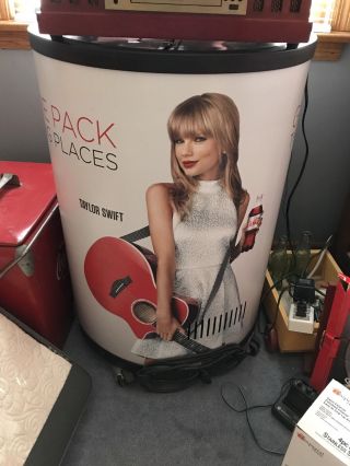 Taylor Swift Round Coca - Cola Soda Bottle Can Ice Chest Party Rare