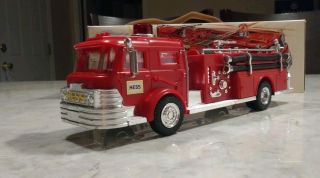 Hess 1970 - 1971 Retro Fire Pumper Truck / Great Shape/beautifully Illustrated Box