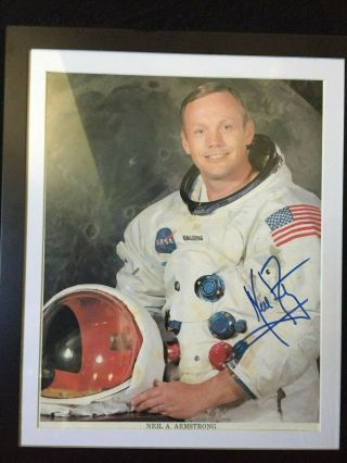 Neil Armstrong uninscribed signed 8X10 JSA 2
