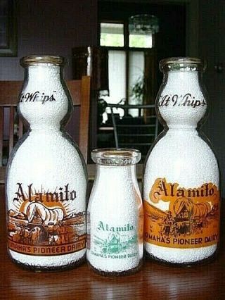 3) Creamtop 1940s Alamito Omaha Nebraska Nebr.  Ne.  Quart 2color Milk Bottle Trpq