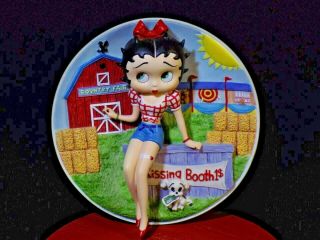 Betty Boop Danbury Kissing Booth Plate 8 1/4 " Diameter 3 Dimensional