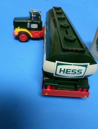 1984 HESS TRUCK AND BANK,  TRACTOR - TRAILER TANKER,  LIGHTS WORK 3