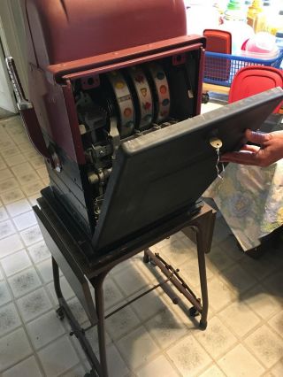 5 cent Mills slot machine from 1947 and in 8