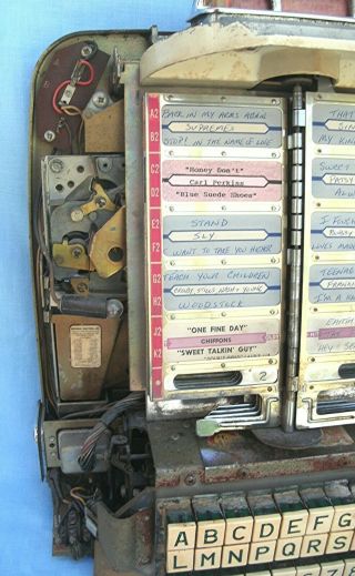 Seeburg Wall - O - Matic Jukebox Wallbox and key 10
