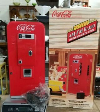 Nib Coca - Cola 55 Style Vending Machine Am - Fm Radio Cassette