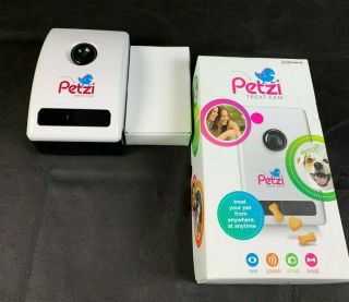 Petzi Treat Cam Wi - Fi Pet Camera Treat Dispenser
