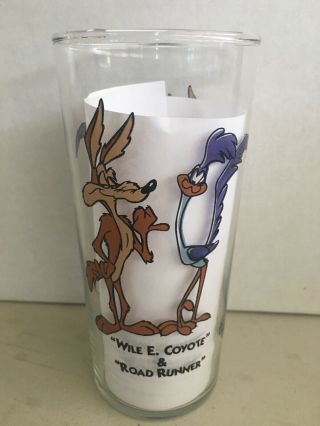 Wb Warner Brothers - Looney Tunes Wile E Coyote & Road Runner Glass 1994 6”