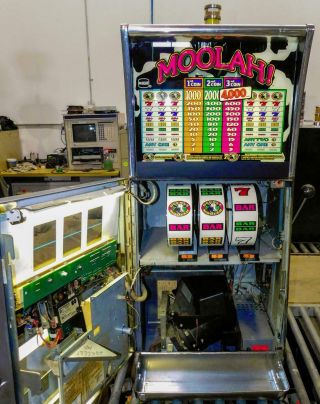 IGT S,  REEL SLOT MACHINE: MOOLAH 7