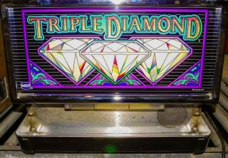 IGT S - 2000 REEL SLOT MACHINE: TRIPLE DIAMOND w/ 9 PAYLINES 5