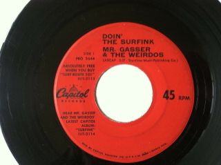 Surf - Mr.  Gasser & The Weirdos - Doin 