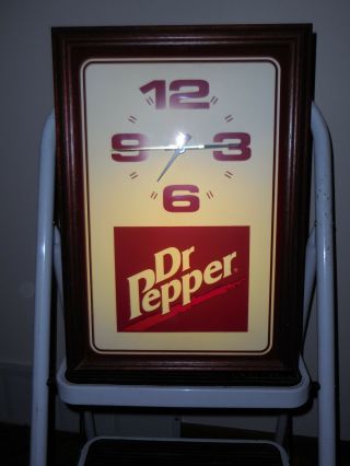 Vintage Dr Pepper Lighted Electric Clock wood frame 3