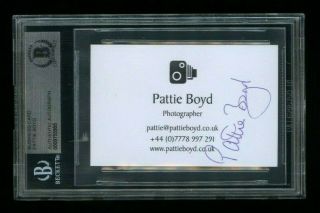Pattie Boyd Signed Calling Card Wife Of George Harrison & Eric Clapton