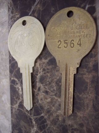 2 Vintage Mgm Grand Hotel Casino Las Vegas Nv Large Brass Room Keys Vg