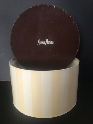 Neiman Marcus 95th Anniversary Set Of 4 8 " Dessert Salad Plates Hat Box