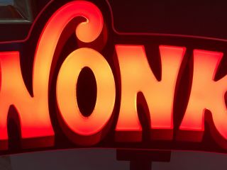 Willy Wonka Casino Slot Machine Topper Illuminated Sign W/ Stand 3