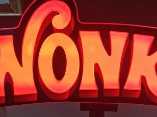 Willy Wonka Casino Slot Machine Topper Illuminated Sign W/ Stand 4