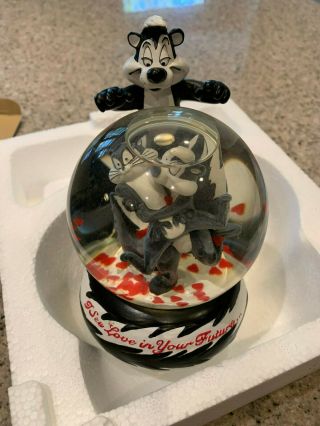 Warner Bros Store - Pepe Le Pew Lepew Snowglobe - I See Love In Your Future 1998
