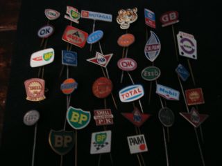 33 Vintage Pin Of Gas,  Petrol And Oil Companies,  Shell,  Esso,  Bp,  Pam,  Fina