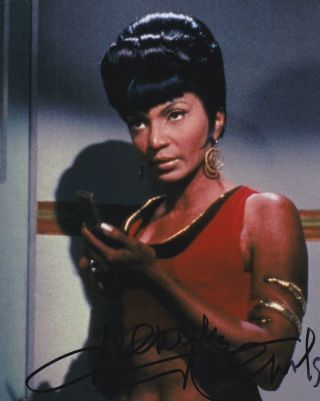 Nichelle Nichols Lt Uhura Signed 8x10 Color Photo Star Trek Autograph