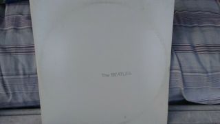 THE BEATLES WHITE ALBUM GATEFOLD 2 LPs POSTER & PHOTOS CAPITOL RECORDS VINYL LP 2