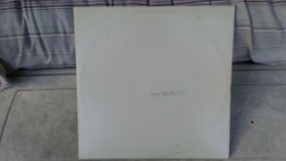 THE BEATLES WHITE ALBUM GATEFOLD 2 LPs POSTER & PHOTOS CAPITOL RECORDS VINYL LP 5