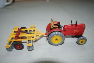 DINKY 27A,  MASSEY - HARRIS TRACTOR 1948 - 54 with harvester 2