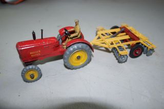 DINKY 27A,  MASSEY - HARRIS TRACTOR 1948 - 54 with harvester 3