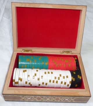 Wooden Mosaic Inlaid Jewelry Trinket Box With 79 Caesars Palace Casino Chips