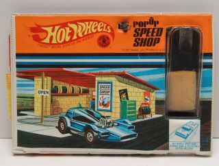 D02 Vintage Mattel Hot Wheels Redline Era Pop Up Speed Shop Vinyl Garage