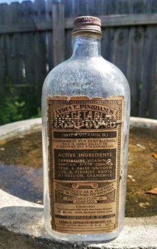 Antique Lydia E.  Pinkham ' s Vegetable Compound Glass Bottle w/ Paper Label 6