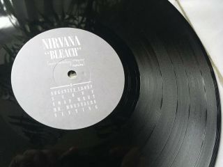 NIRVANA ' BLEACH ' LP UK TUPELO RECORDING COMPANY 1989 FIRST PRESSING NM:RECORD 6
