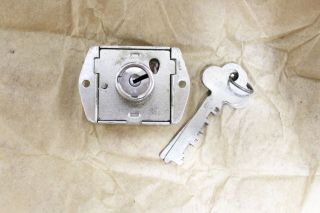 Nos Yale Lock For Mills Vendors Trade Stimulator Arcade Silver Keyhole
