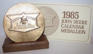 John Deere Shield Trademark 1985 Calendar Medallion Backhoe 4wd Tractor Lawn Jd