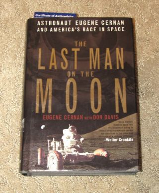 Psa/dna Apollo 17 Astronaut Gene Cernan Book " Last Man On The Moon " Flat - Signed