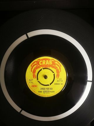 The Versatiles Spread Your Bed Crab Records 1969 Reggae 7 " Skinhead.