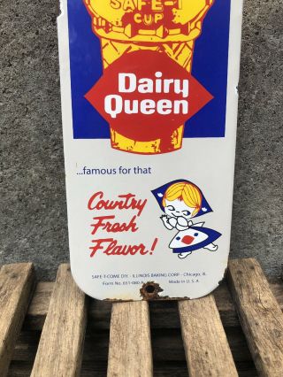 OLD HEAVY PORCELAIN DAIRY QUEEN SIGN DOOR PUSH PLATE ICE CREAM CONE MADE IN USA 5